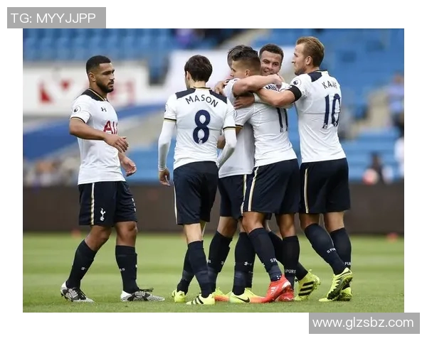 中国香港足球队迎战不丹队期待精彩对决与历史交锋的激烈较量 中国香港足球队迎战不丹队期待精彩对决与历史交锋的激烈较量